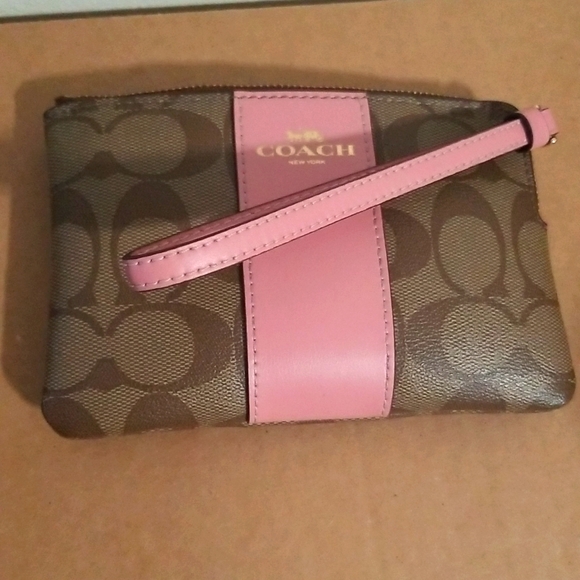 Corner Zip Wristlet In Signature Canvas - Picture 3 of 3